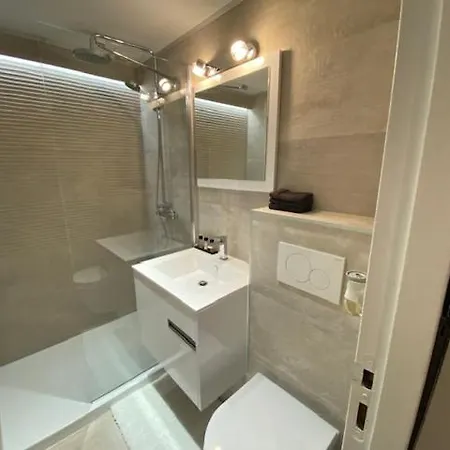 Loft Design Dans Particulier Apartment Montpellier